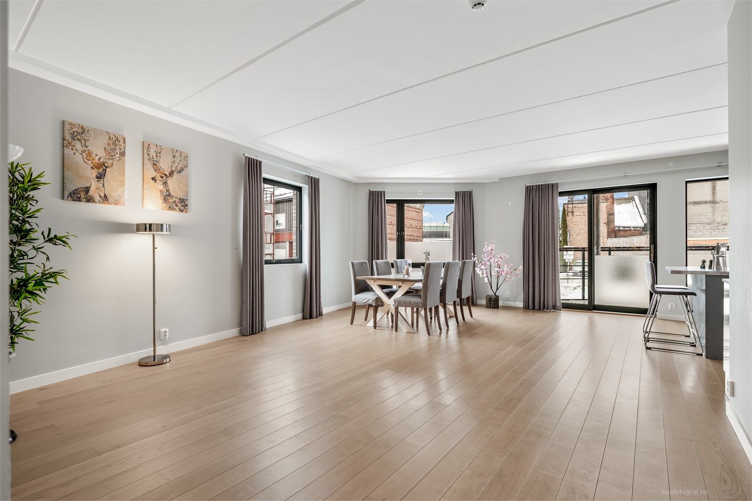 Balansert ventilasjon og vannbåren gulvvarme i alle rom (fjernvarme)