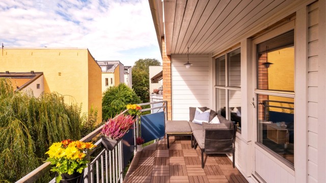 En moderne og pen 2-roms med solrik balkong og heisadkomst