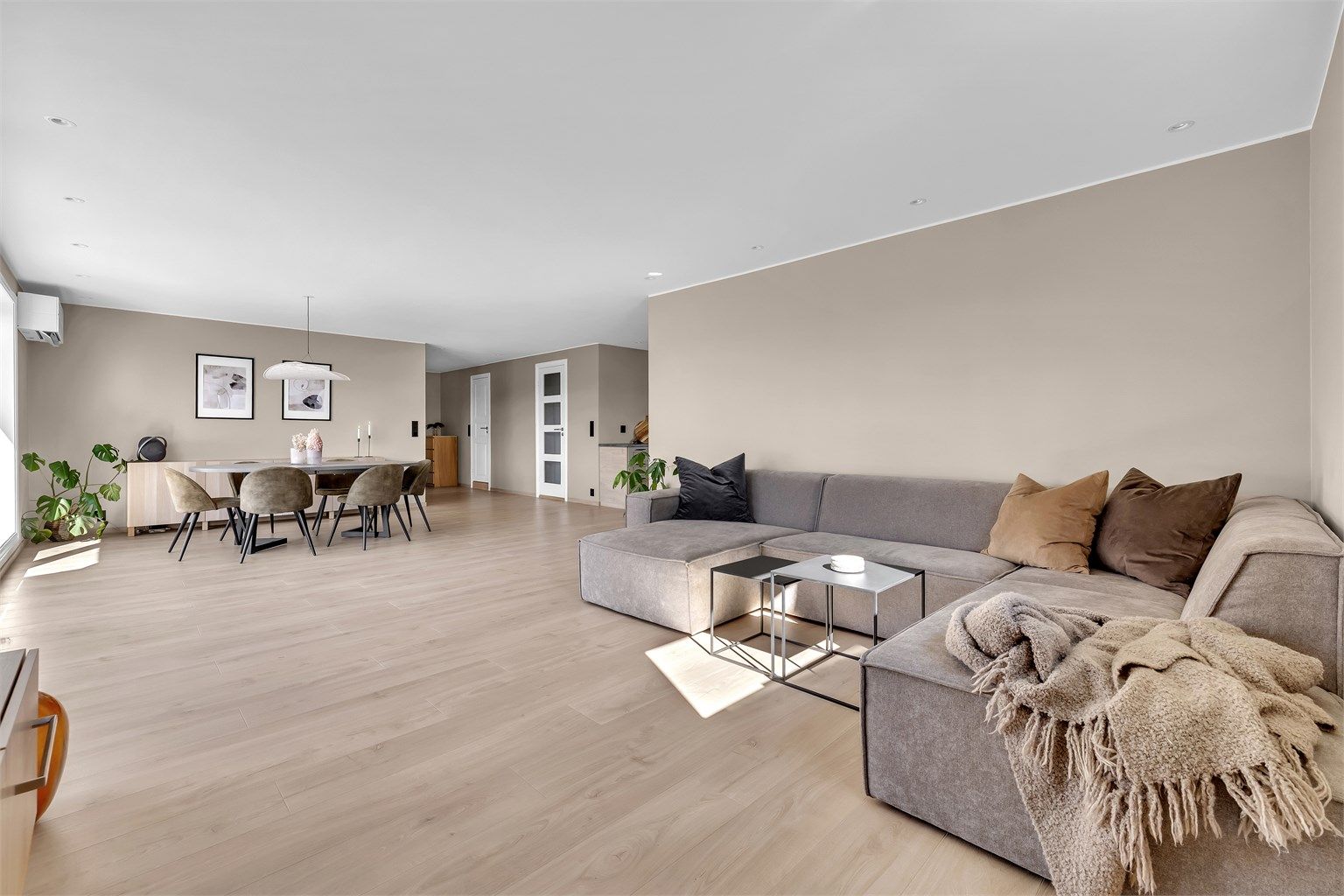 Eiendomsmegler Krogsveen v/ Vegard Gran-Andersen ønsker deg velkommen til Bregneveien 19! 