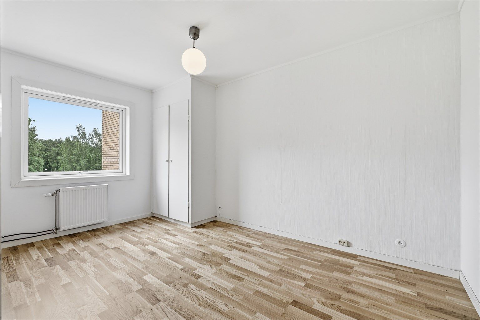 Soverommet har nye overflater, og plass til stor garderobeløsning.