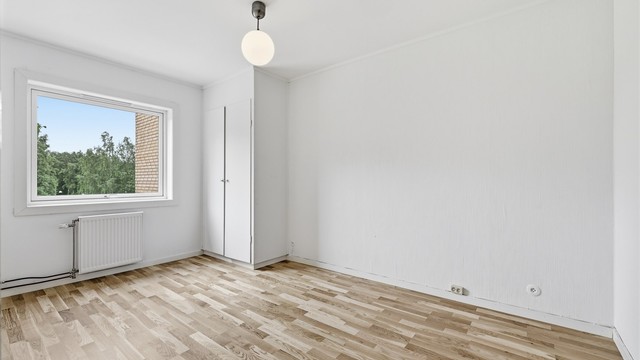Soverommet har nye overflater, og plass til stor garderobeløsning.