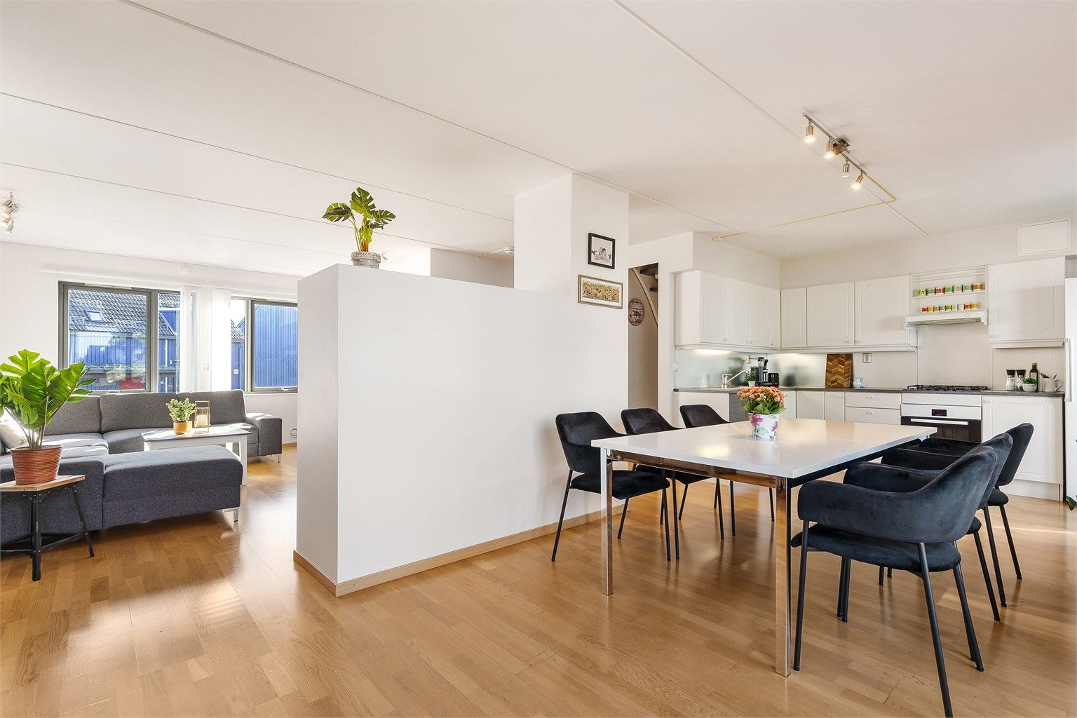 Velkommen til Korpåsen 59B, presentert av Terje Tveit i Krogsveen.