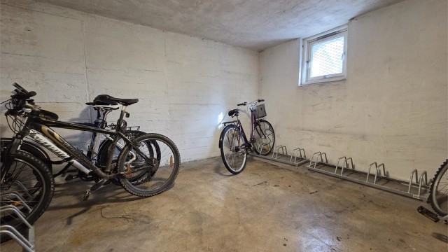 Felles sykkelparkering i kjelleren