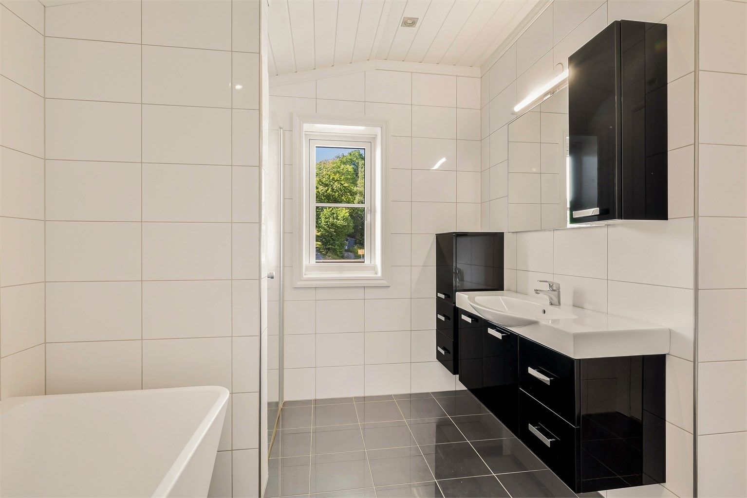 Badet innenfor hovedsoverommet