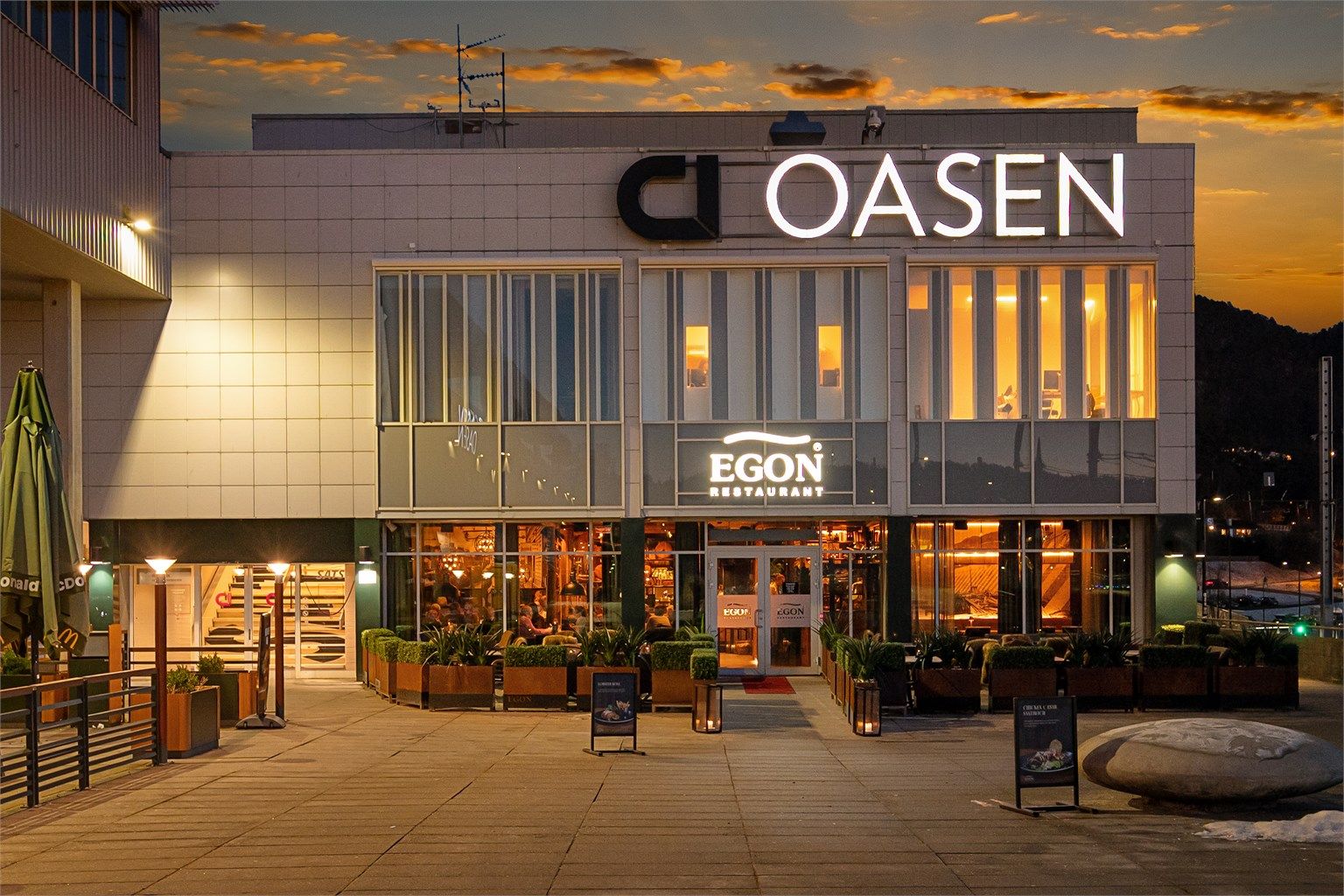 - Her er det flere butikker og restauranter som venter på deg -