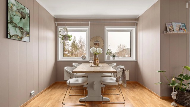 God plass til spisebord - Godt med vinduer som slipper inn rikelig med lys