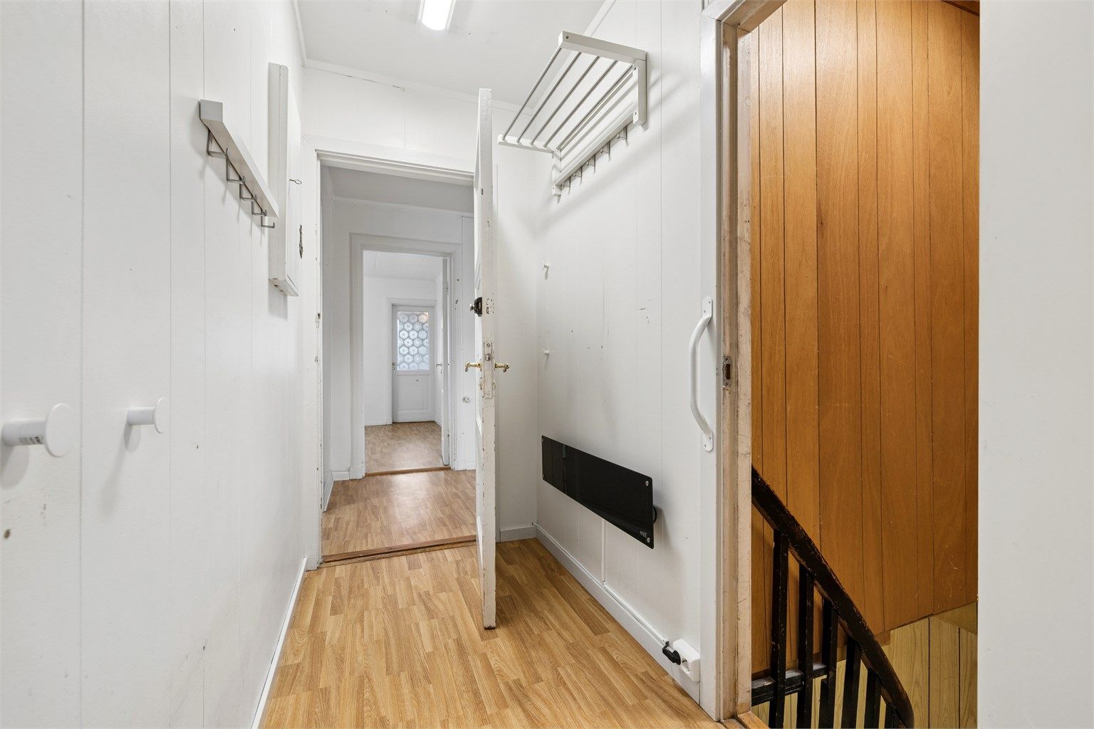 Gang i andre etasje med adkomst til boenhetens rom.