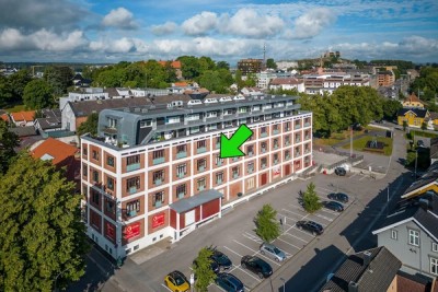 Leiligheten ligger i 3. etasje i bygget som ligger super sentralt i Tønsberg