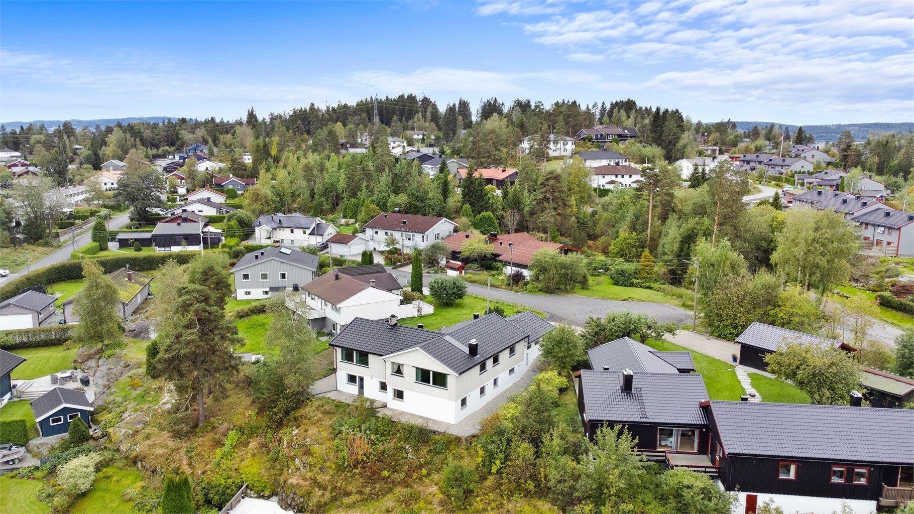 Boligen er plassert nest innerst i en blindvei.