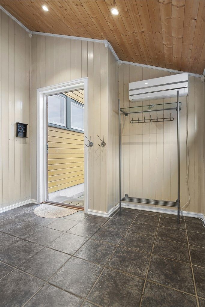 Det er montert varmepumpe i entréen (i følge selger fungerer den ikke som tiltenkt)