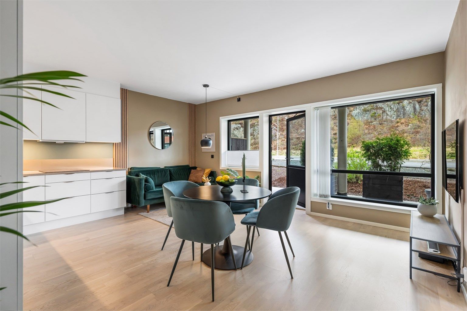 Velkommen til denne fine leiligheten presentert av Thomas Hauge i Krogsveen Bergen 