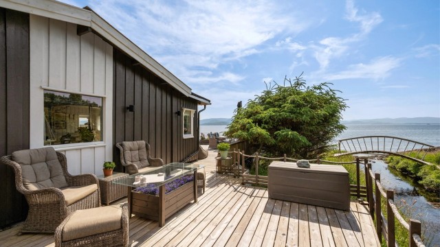 Fra terrassen kan man nyte en formidabel utsikt mot Trondheimleia.