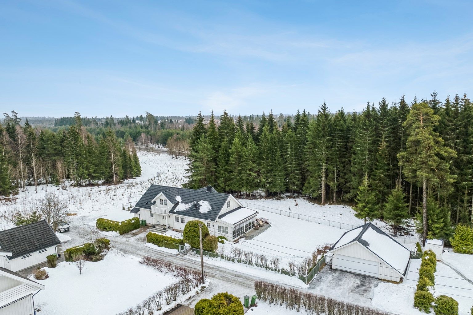 Krogsveen v/ Vegard Gjeisklid presenterer Lerkelunden 7 - En attraktiv og idyllisk eiendom i et barnevennlig boområde på Jessheim