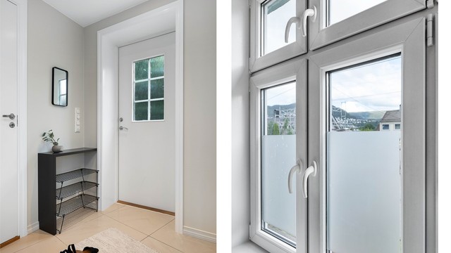 Utsøkt bruk av downlights gir et eksklusivt uttrykk, samtidig som belysningen skaper en varm og innbydende atmosfære i rommene.