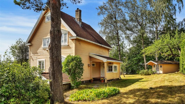 Velkommen til Hemingveien 18! Presentert av Anne Aartun v/ Krogsveen Majorstuen og Oslo vest.