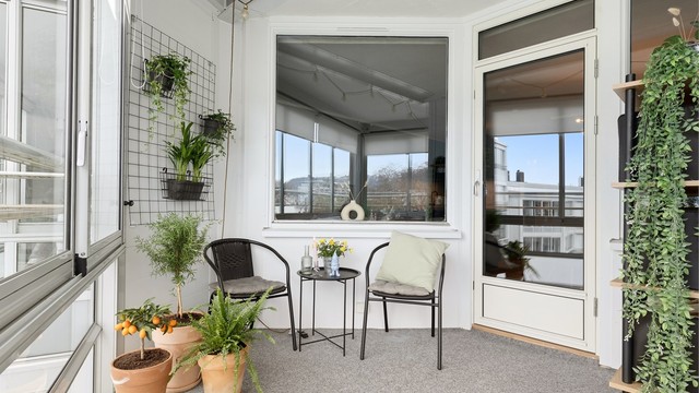 Innglasset balkong med adkomst fra stue