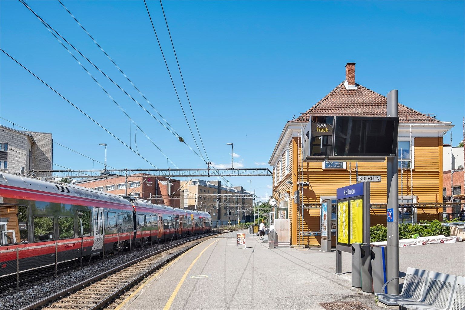 Umiddelbar kort vei til togstasjonen (ca. 20 min til Oslo S)