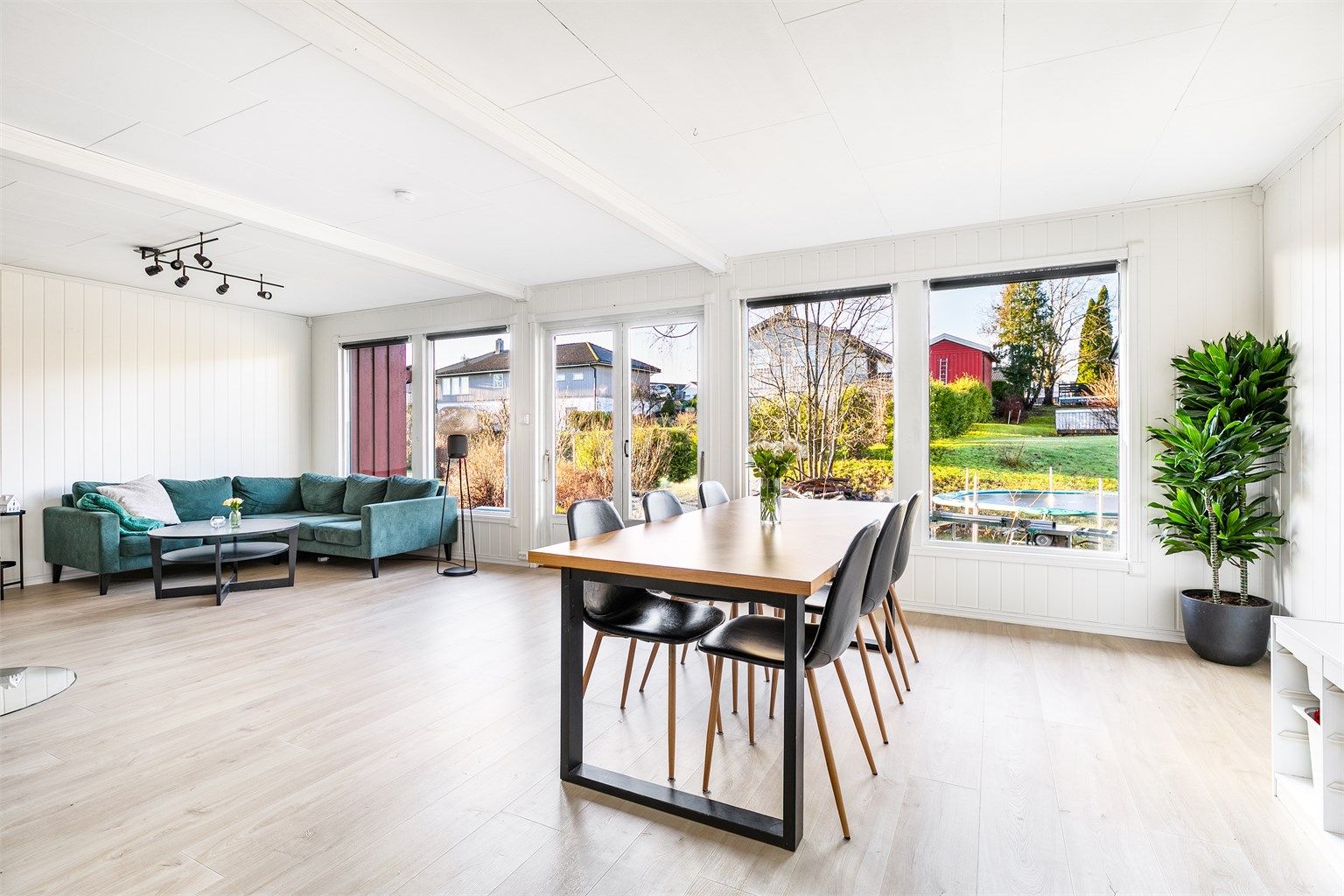 Velkommen til Texneslia 28 - presentert av Krogsveen. Fotograf; Børge Oppegård.