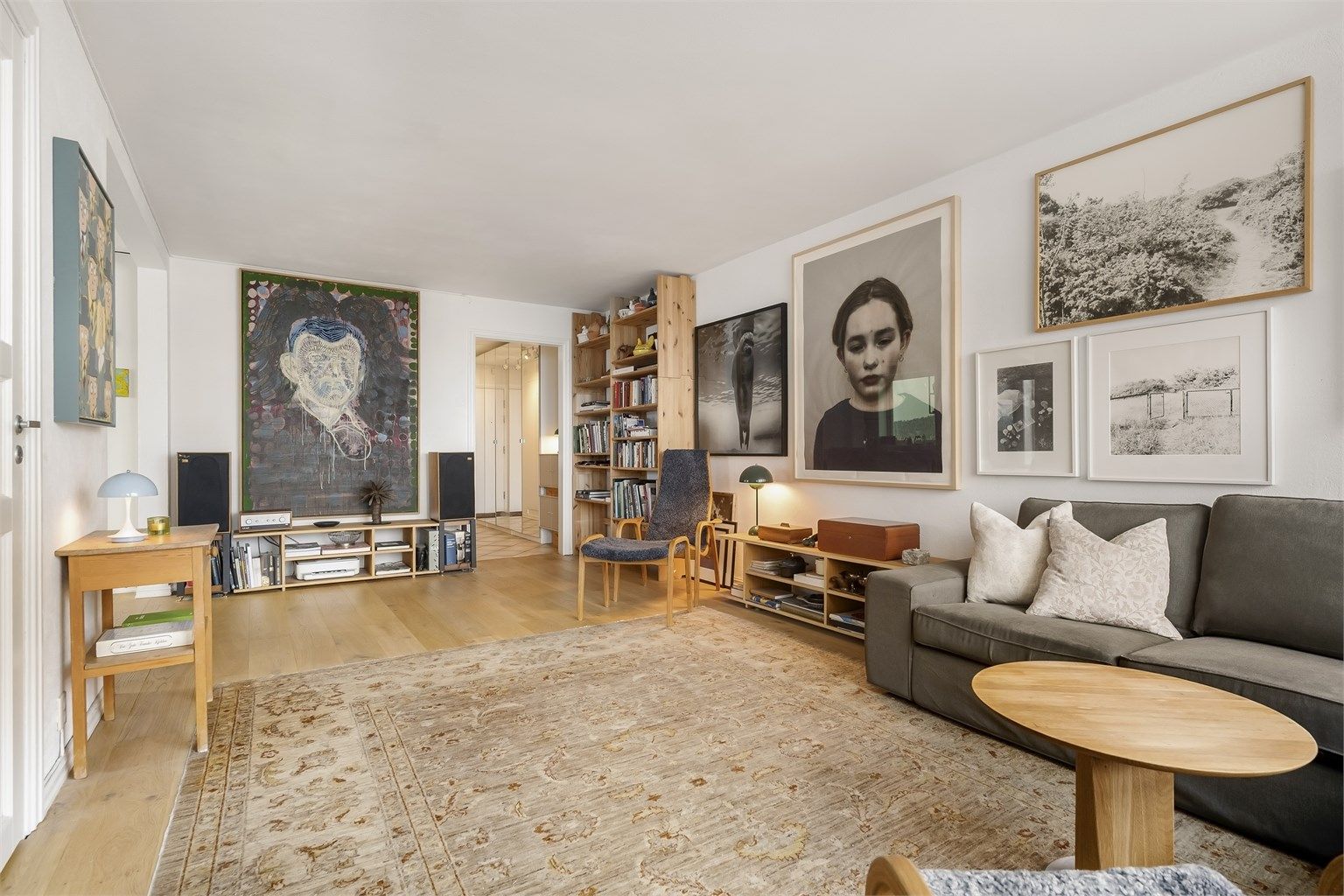 Fyring og varmtvann er inkludert. Fiber er installert.