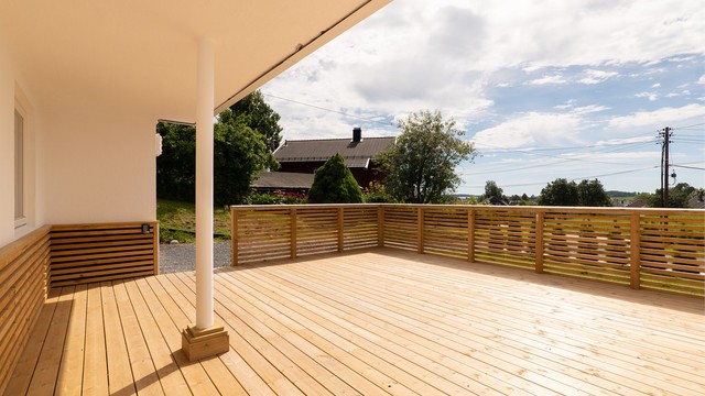 Sommerstid er det dagen gjennom alltid et sted med sol rundt ytterveggene.