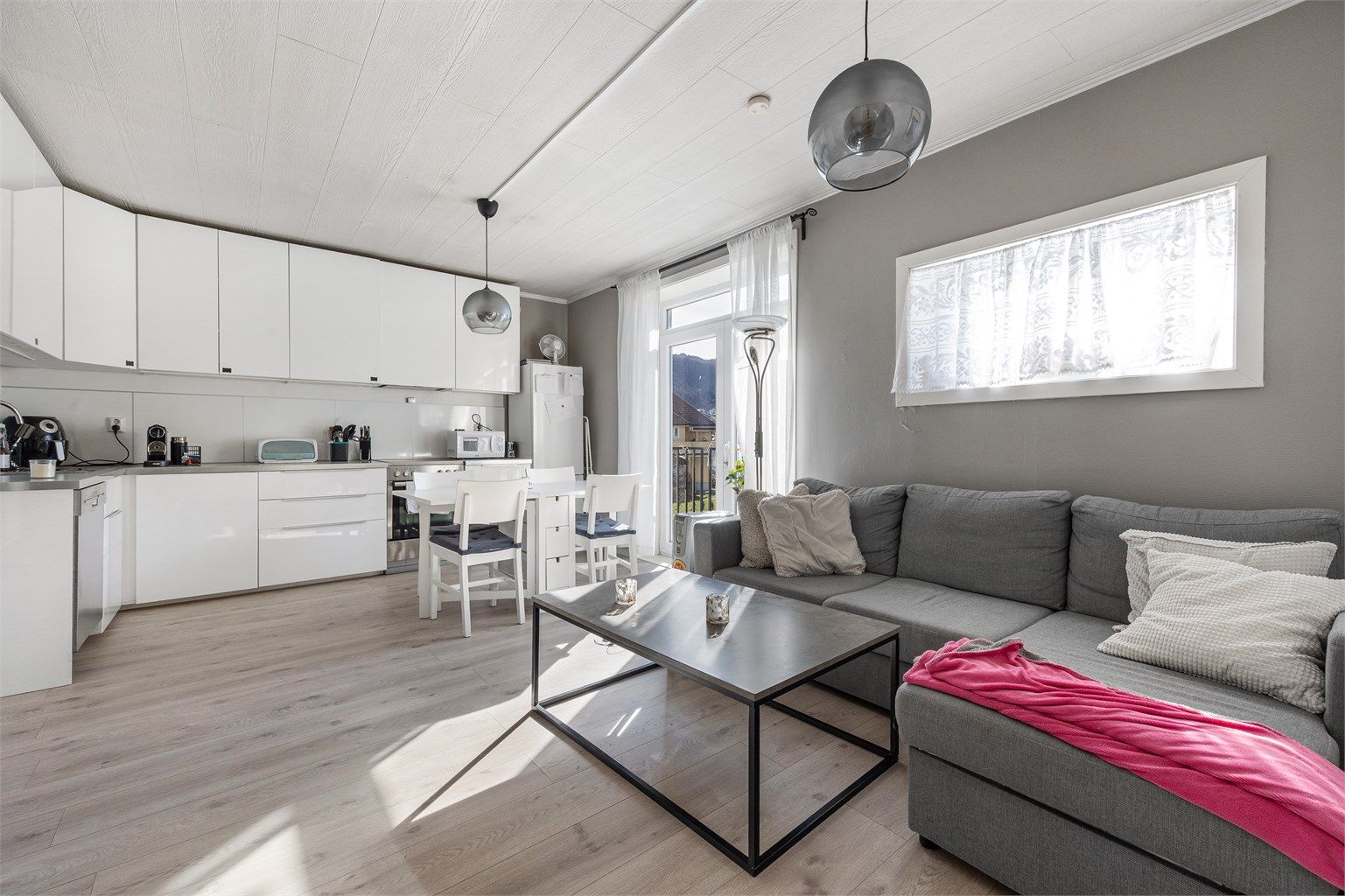 Stue/kjøkken i 1. etasje