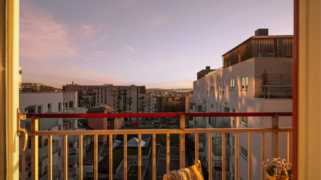 Utsikt fra balkongen på kvelden.