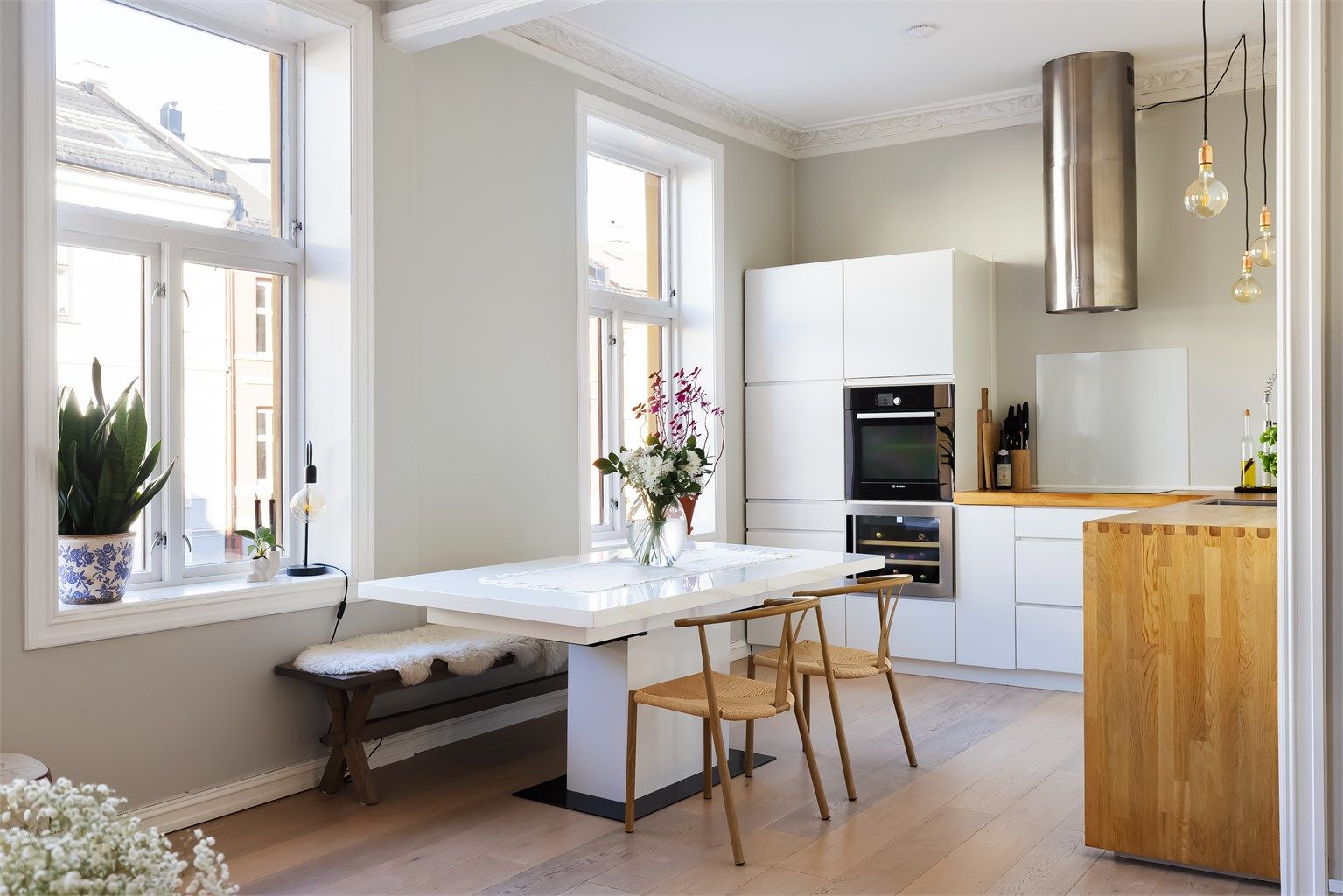 Leiligheten er betydelig påkostet de senere år med blant annet kjøkken (2014), balkong (2016) og bad (2018).