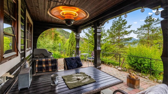 Overbygget terrasse med utgang fra stuen