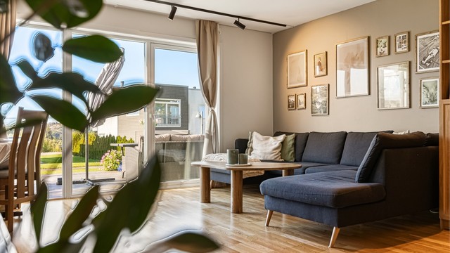 Vinduer og terrassedør med energieffektivt 3-lags glass.