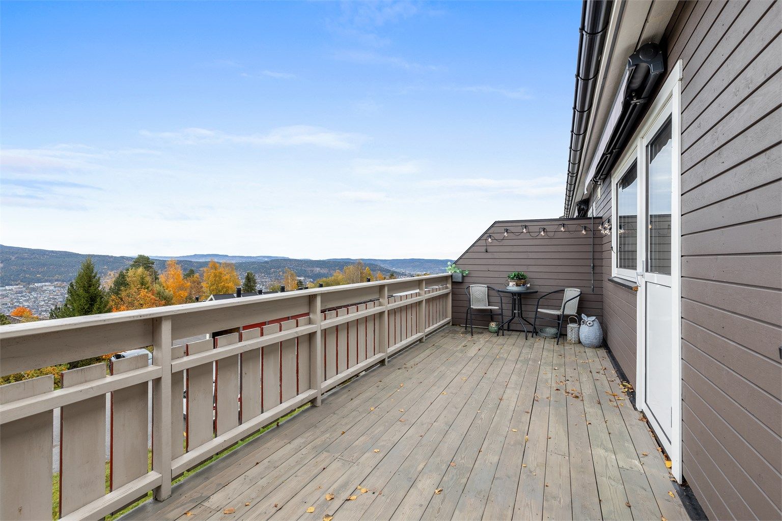 Lyst og pent rekkehus med 2 etasjer. Foto: Trond Reder