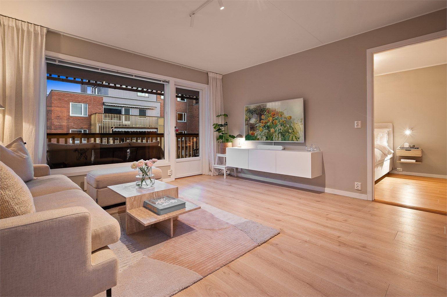 Boligen holder en høy standard med tilstandsgrad 1 eller bedre på de fleste punkter i tilstandsrapport. 