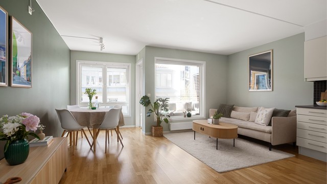 Stue med plass til spisebord og sittegruppe