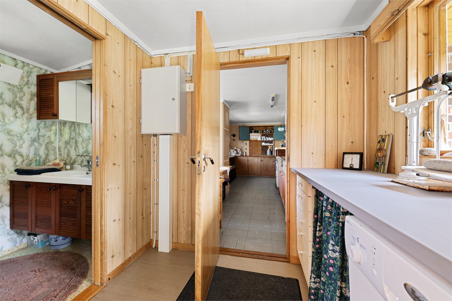 Vaskerom/grovkjøkken i tilknytning til kjøkken