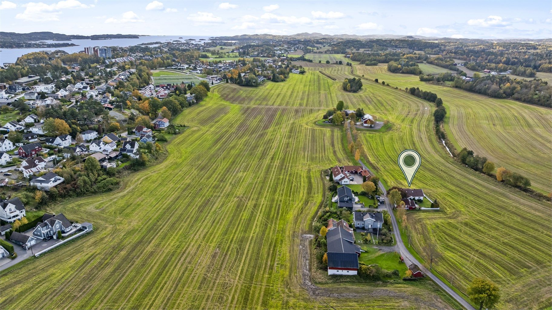 Beliggenheten er sentral, men samtidig tilbaketrukket og rolig.