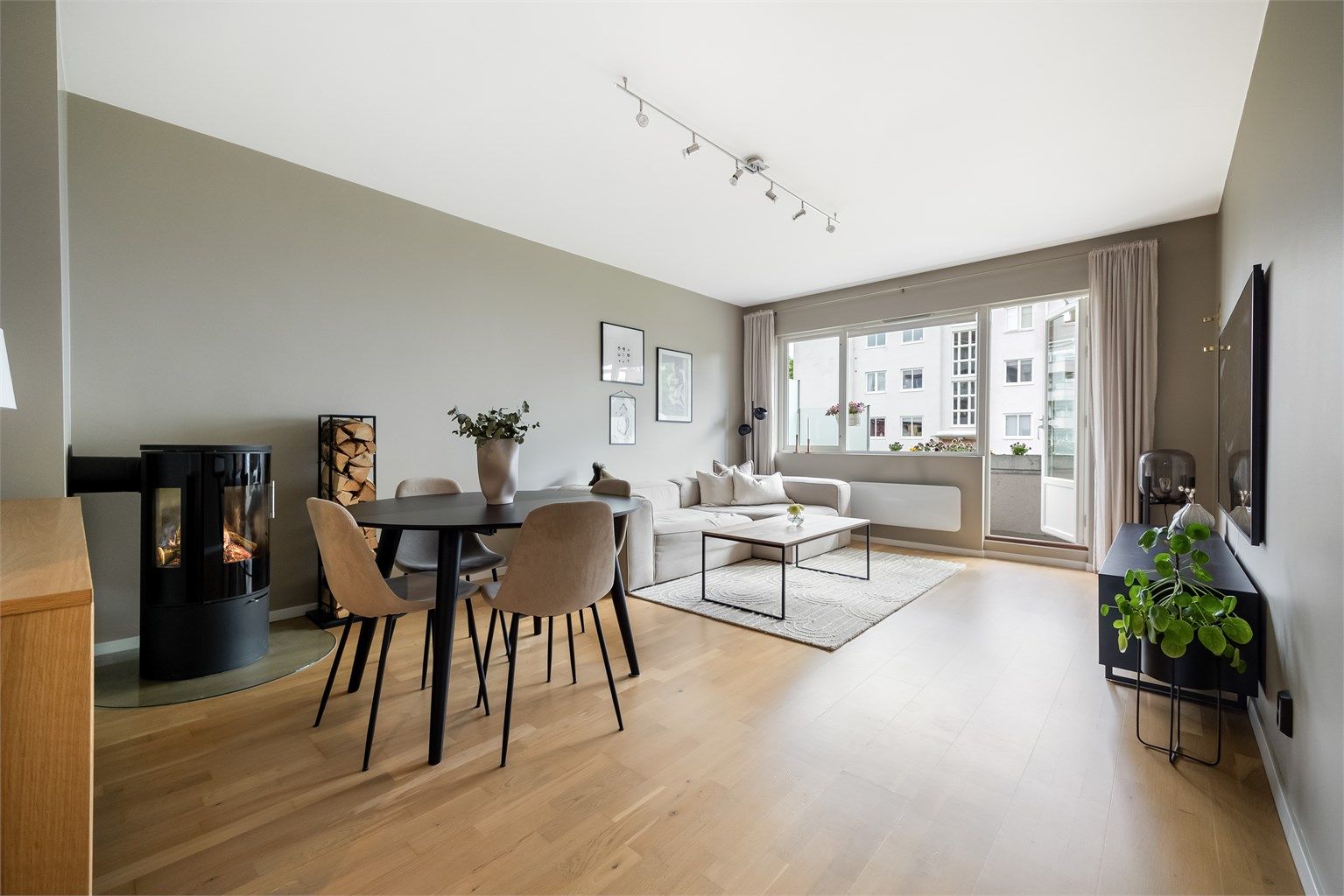 Velkommen til Sørkedalsveien 21 B! Presentert v/ Therese Ekeli Berg i Krogsveen