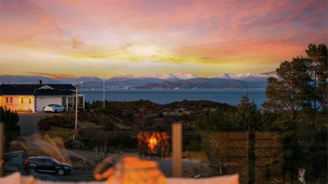 Nydelig utsikt mot Krossfjorden.