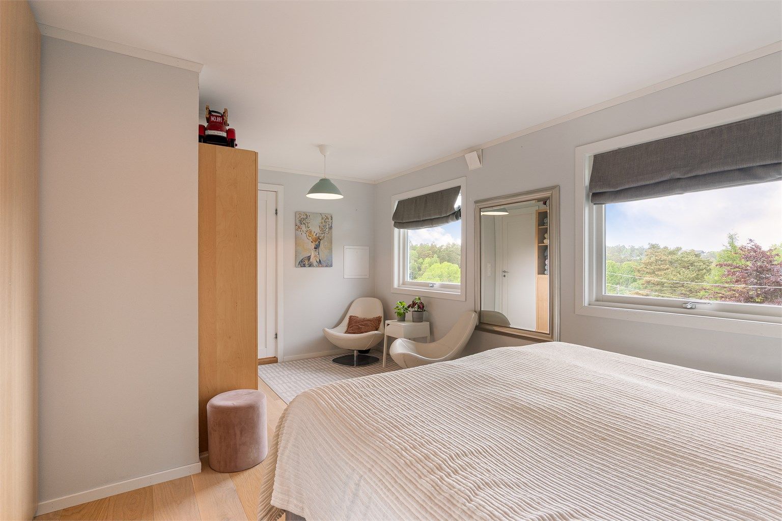 Nytt master bedroom ble etablert i 2018 og er tilknyttet etasjens bad.