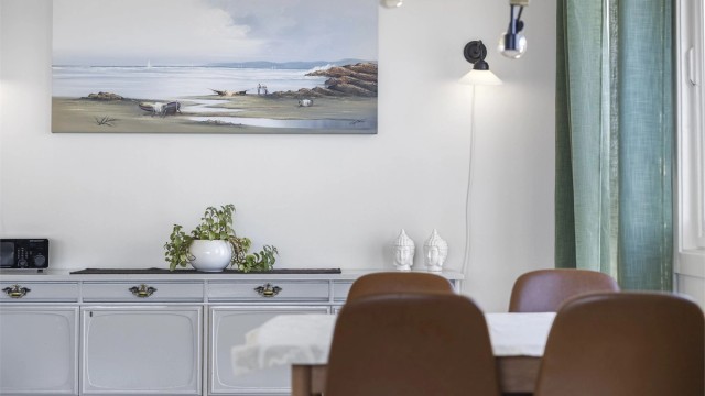 Detalj fra spiseplassen, som er en del av det store, sosiale allrommet.