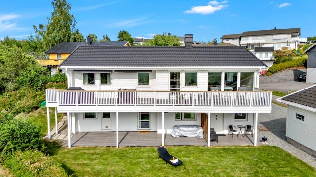 Hellebakken 1 - Påkostet enebolig