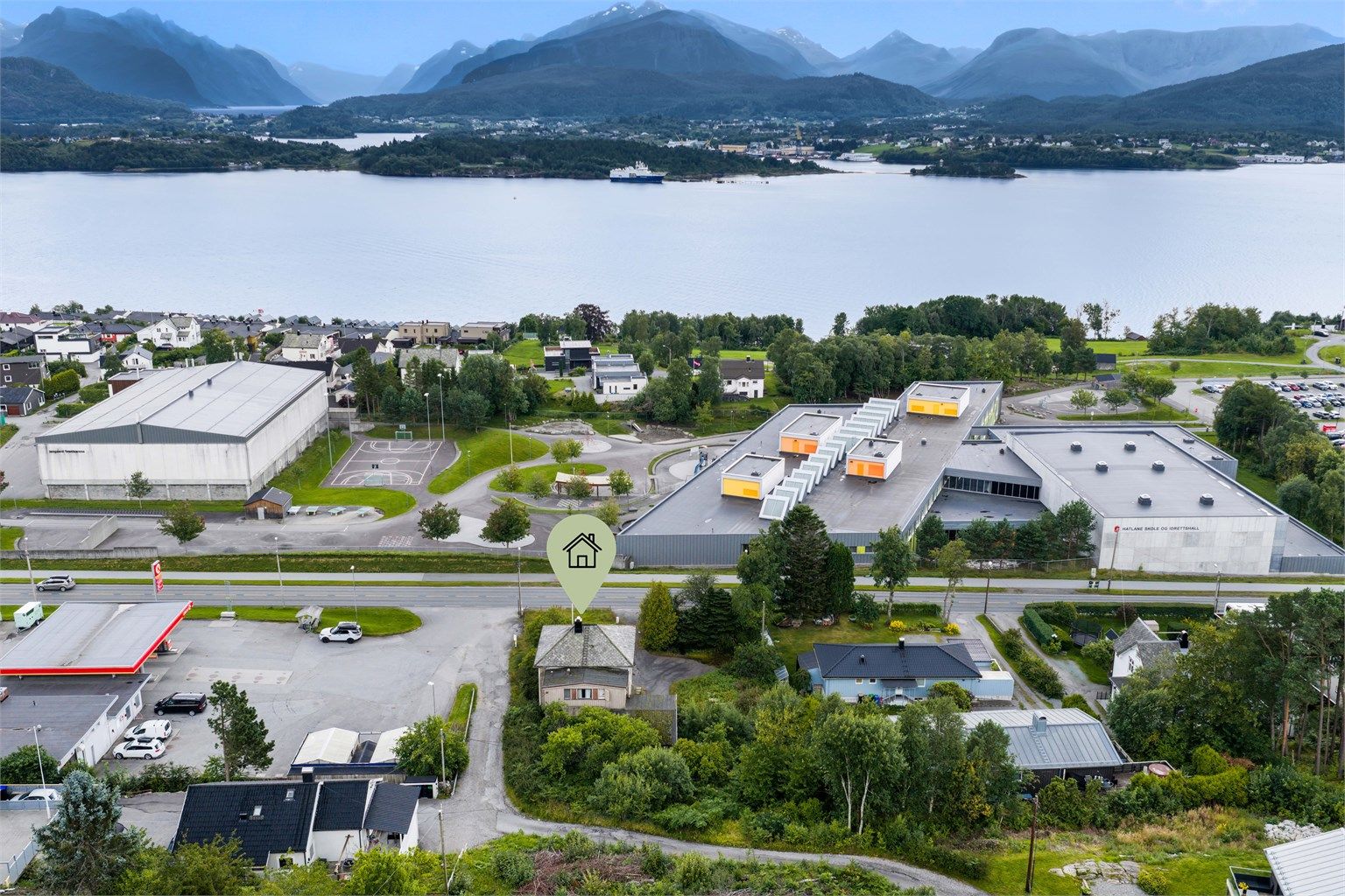 Dronebilde av eiendommen tatt fra nord mot sør
Foto: Geir Srisoi