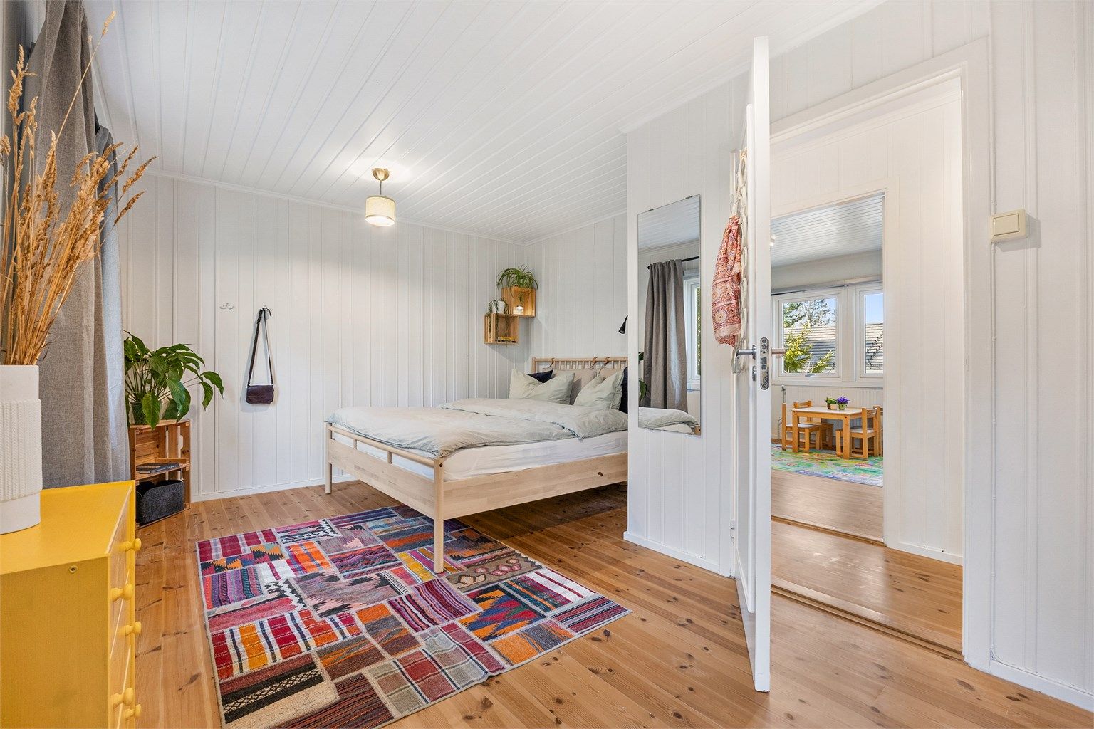 Hovedsoverommet er av god størrelse.