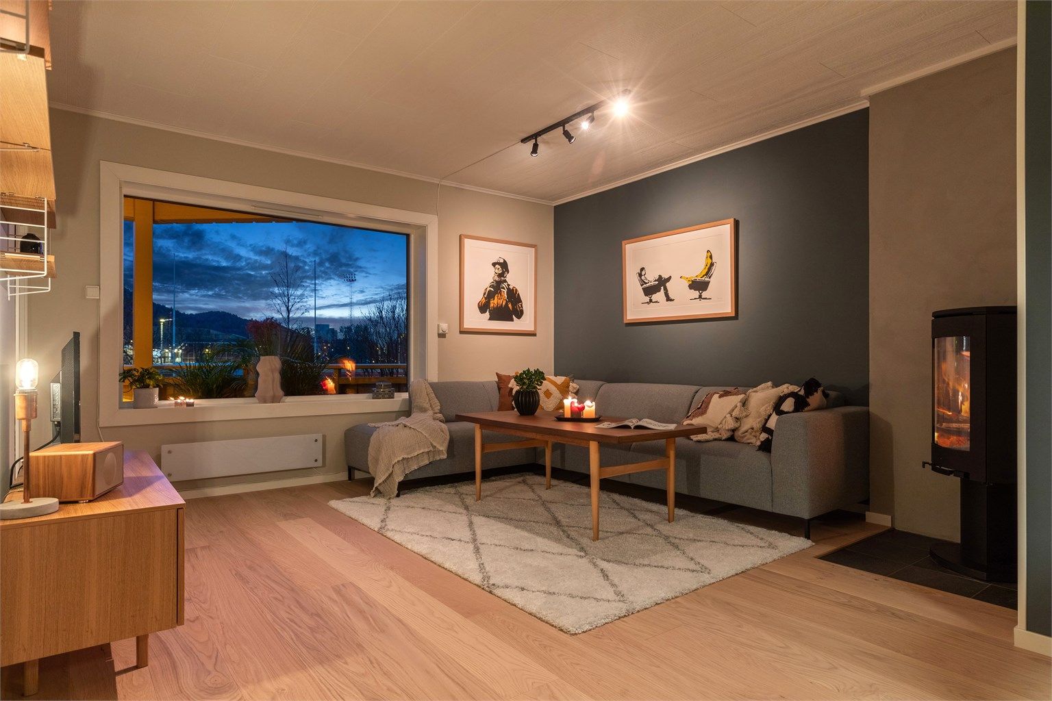 Stuen er på 22,5 kvm og har gode møbleringsmuligheter