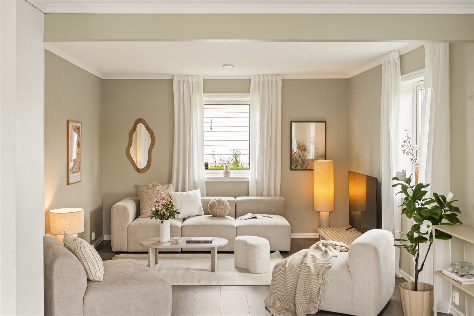 Nåværende eiere har bodd her siden huset ble bygget.