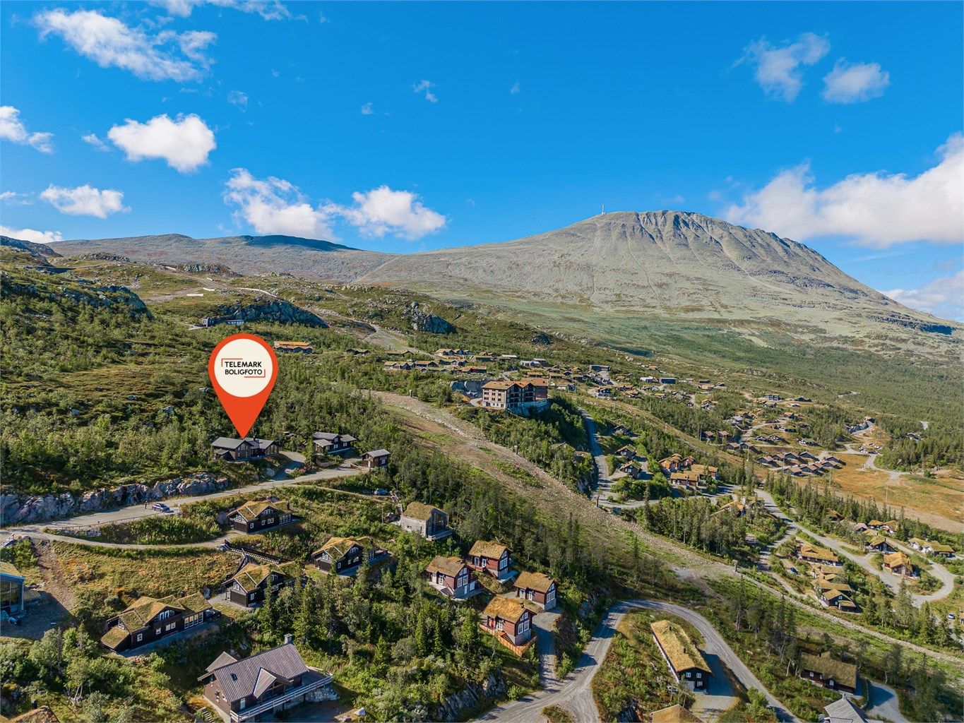 Kort vei til både Gaustablikk Fjellresort og sosiale samlingspunkter i området.