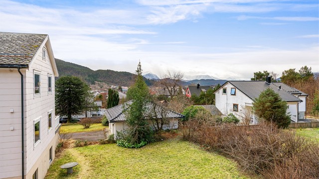 Utsikt fra eiendommen mot nærområdet