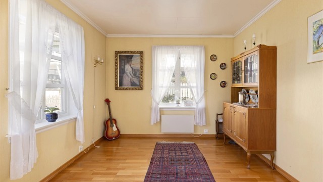 I stuens ene hjørne er det plass til f.eks. en sofagruppe med tilhørende mediemøblement