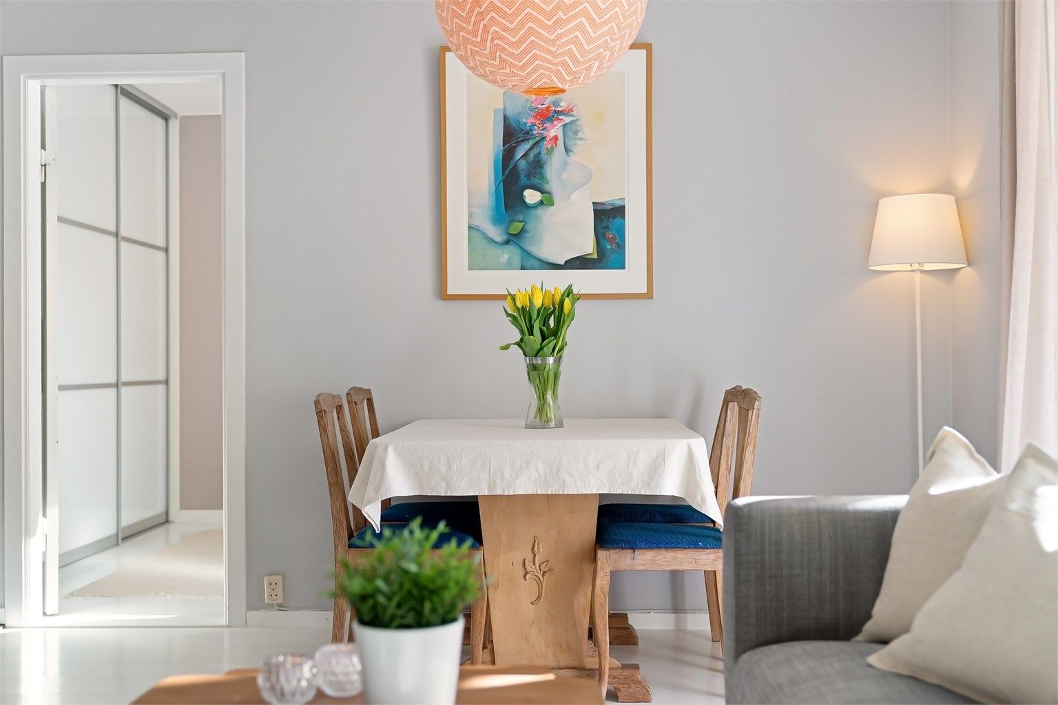 Her er det god plass til å samle venner og familie til hyggelige måltider.