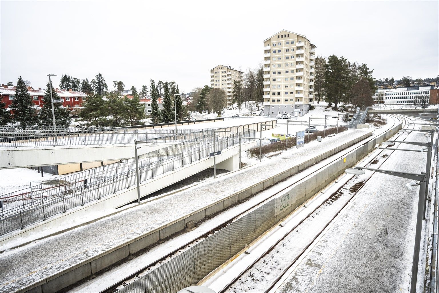 Kort vei til offentlig kommunikasjon, Bøler T-banestasjon (Linje 3) med ca. 20 minutter til Oslo S og bussforbindelser (58, 76, 79, flybuss).