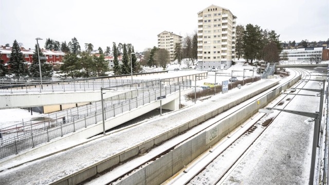 Kort vei til offentlig kommunikasjon, Bøler T-banestasjon (Linje 3) med ca. 20 minutter til Oslo S og bussforbindelser (58, 76, 79, flybuss).