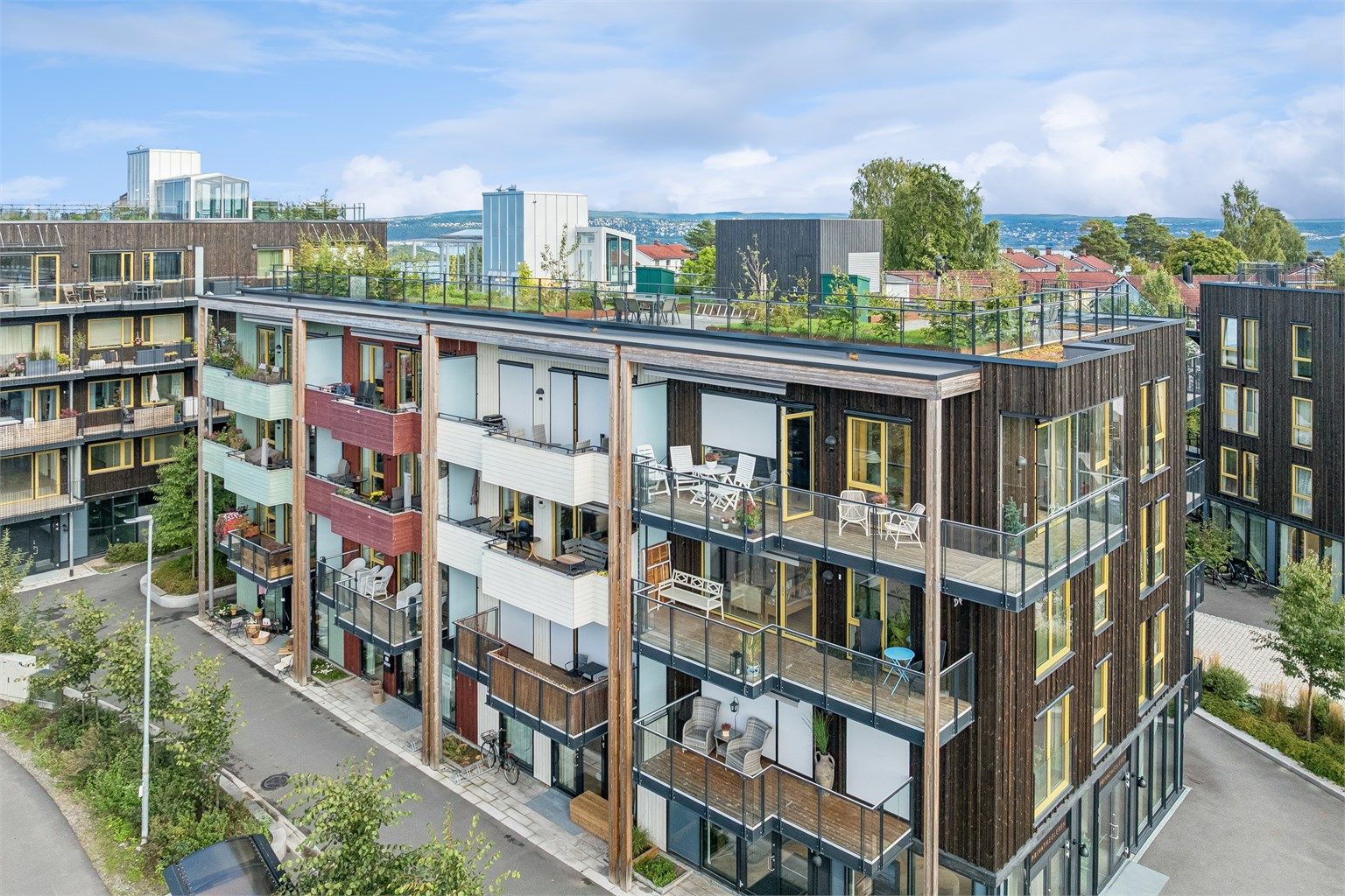 Moderne bokvalitet midt på Tangen – med fantastisk felles takterrasse, flott utsikt og gode muligheter for både sosiale sammenkomster og egen dyrking.